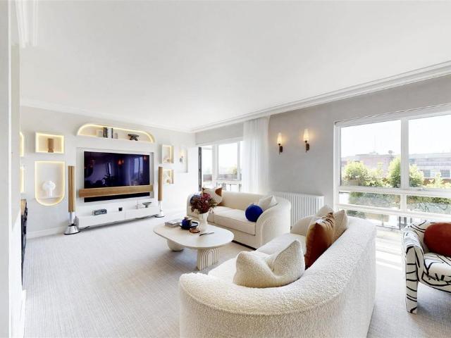 Flat for sale in St. John's Wood, Greater London