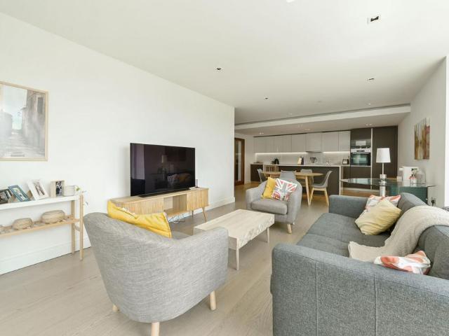 Flat for sale in London Borough of Ealing, Greater London
