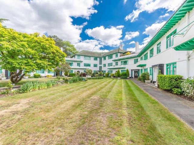 Flat for sale in Pinner, Isle Of Man