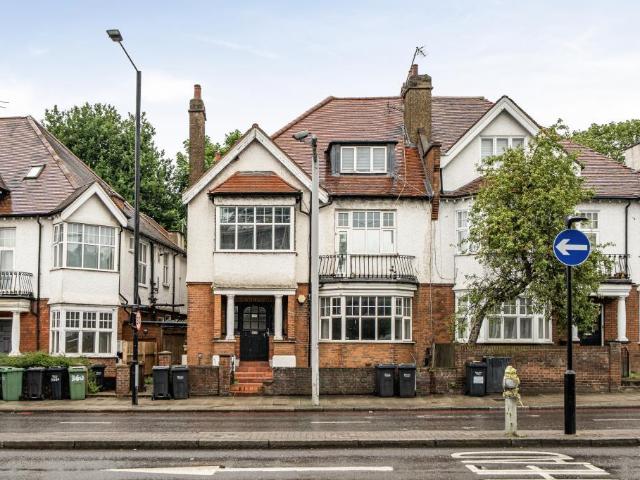 Flat for sale in West Hampstead, Greater London
