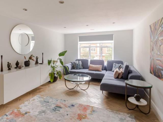 Flat for sale in Bayswater, Greater London