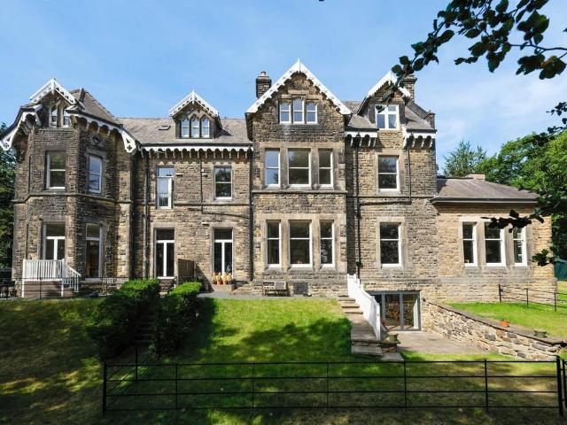 Flat for sale in Weetwood, West Yorkshire