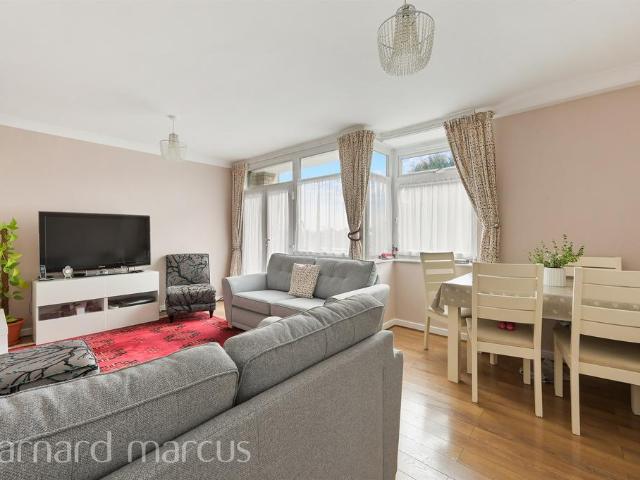 Flat for sale in Southfields, Greater London
