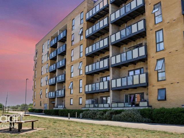 Flat for sale in Barking Riverside, Greater London