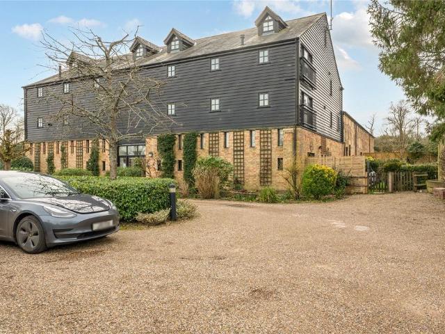 Flat for sale in The Butts, Kent
