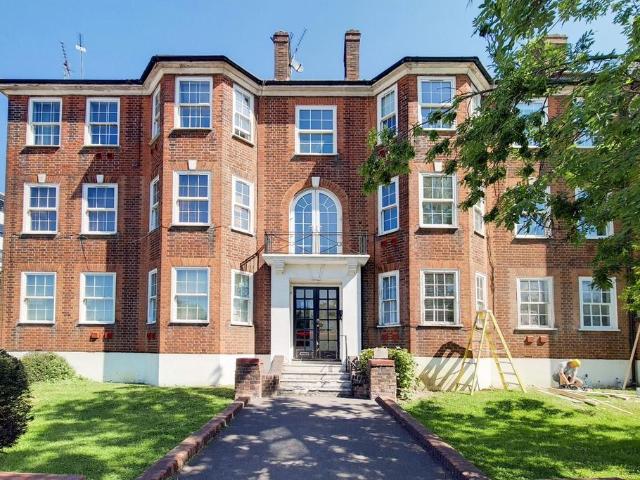 Flat for sale in Temple Fortune, Greater London