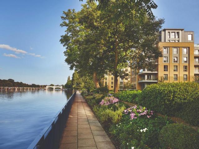 Flat for sale in Hampton Wick, Greater London