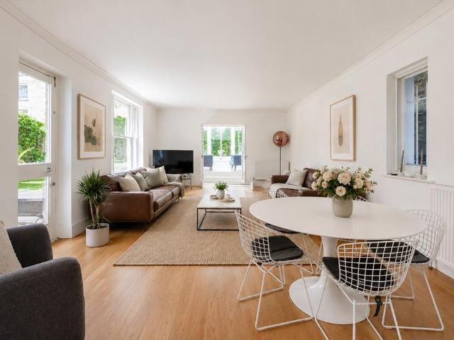 Flat for sale in North Kensington, Greater London