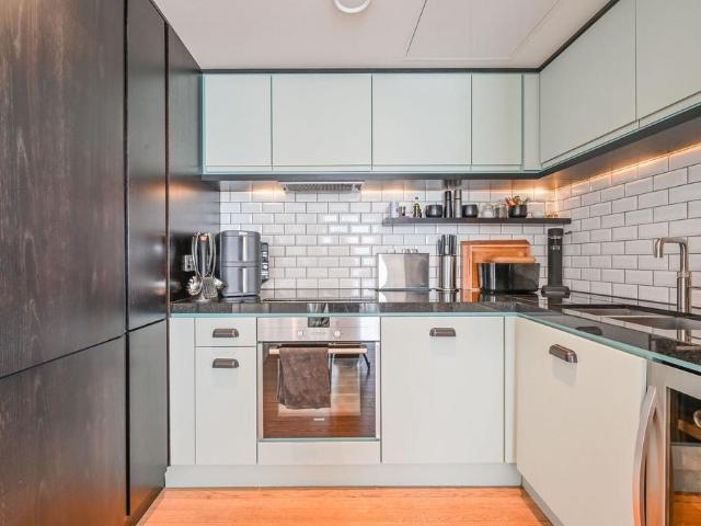 Flat for sale in St. George in the East, Wapping
