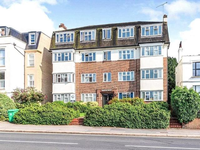Flat for sale in Royal Borough of Kingston upon Thames, Greater London