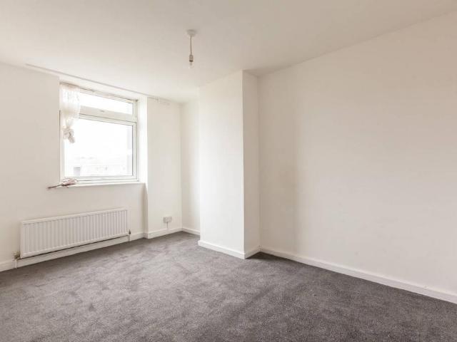 Flat for sale in Bromley-by-Bow, Poplar Grove