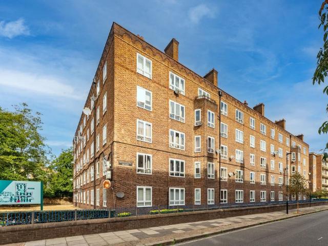 Flat for sale in London Borough of Lambeth, Greater London