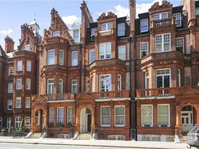 Flat for sale in Chelsea, Greater London