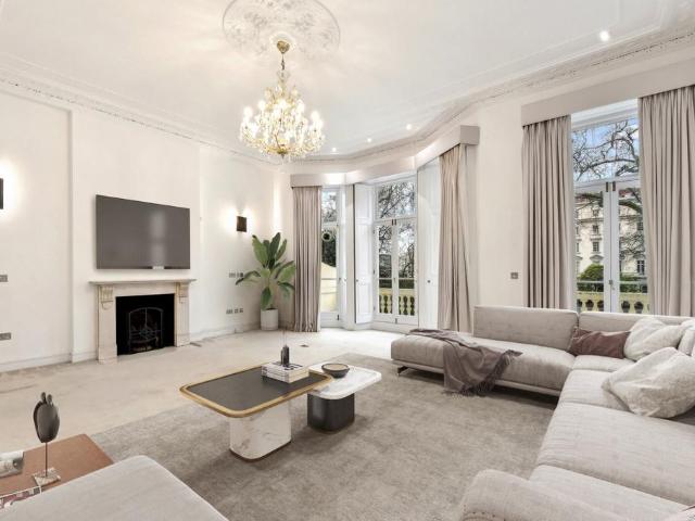 Flat for sale in Pimlico, Greater London