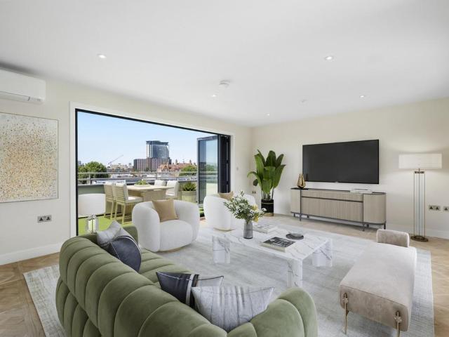 Flat for sale in Walham Green, Greater London