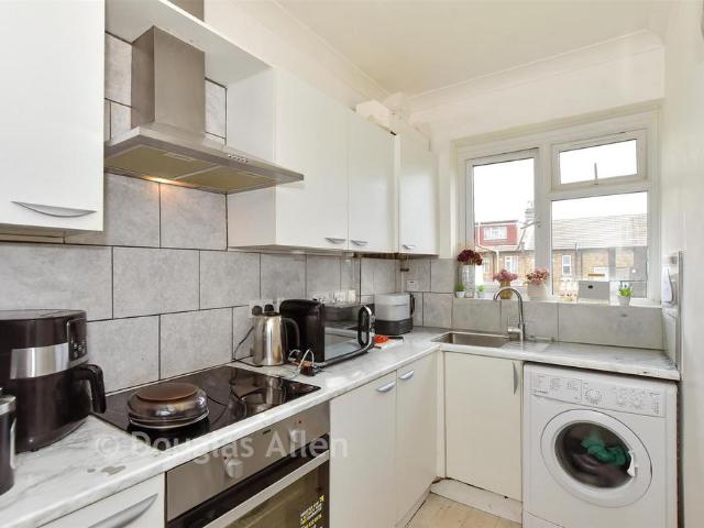 Flat for sale in London Borough of Redbridge, Greater London