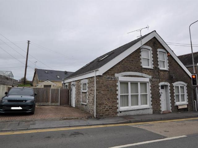 Flat for sale in St Clears, Wales