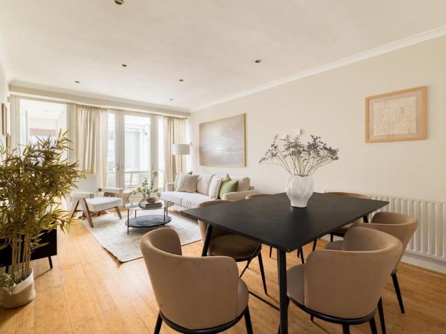 Flat for sale in Bayswater, Greater London