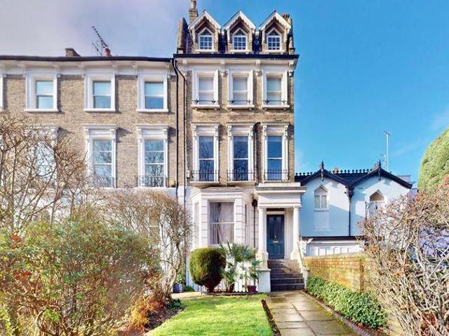 Flat for sale in Greater London