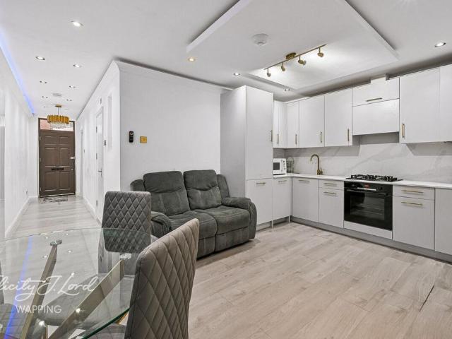 Flat for sale in London Borough of Tower Hamlets, Greater London