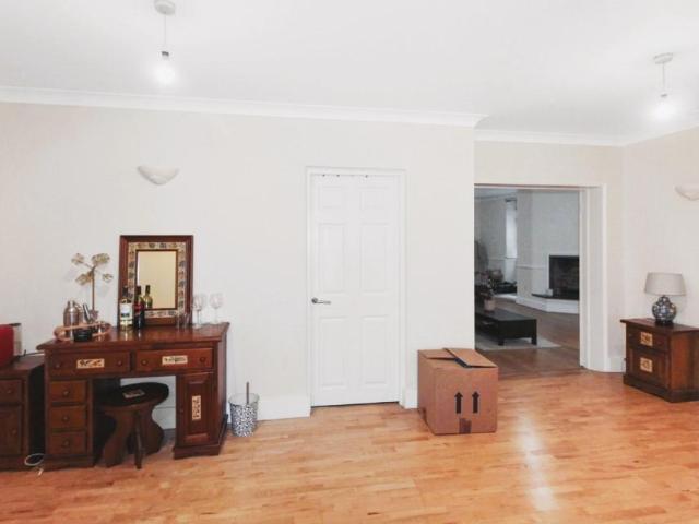 Flat for sale in Bayswater, Greater London