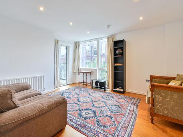 Flat for sale in Walworth, Greater London