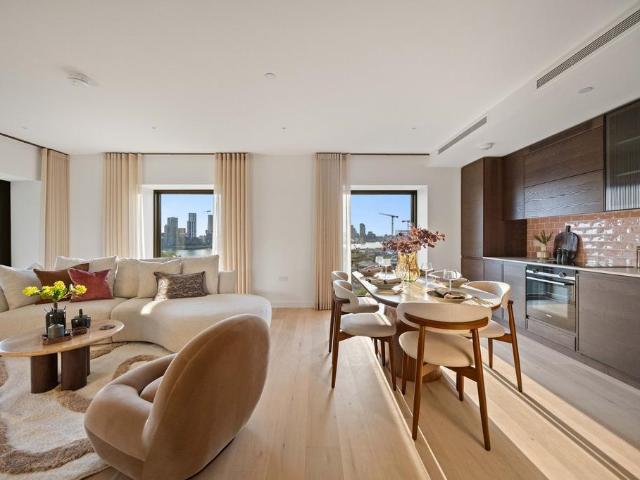Flat for sale in Royal Wharf, Greater London