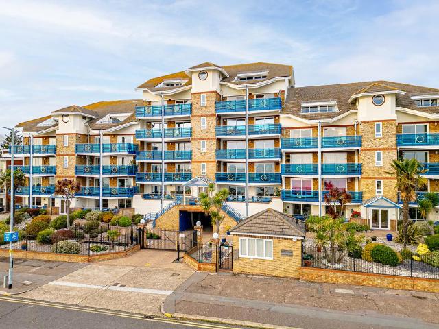 Flat for sale in Alton Barnes, Essex