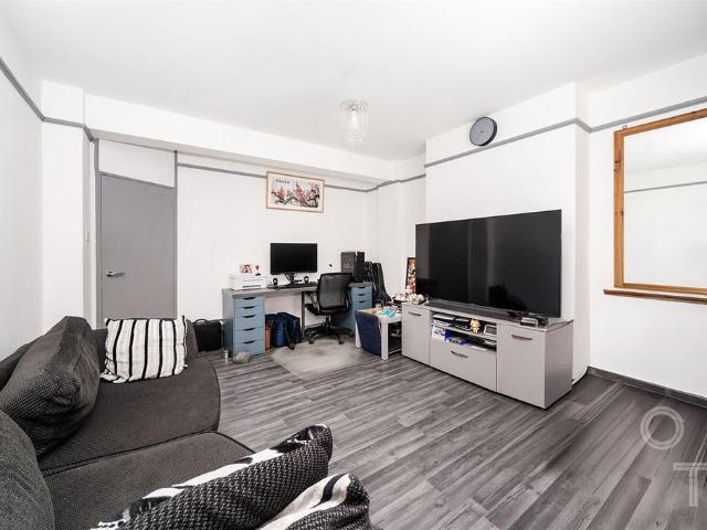 Flat for sale in Tufnell Park, Greater London