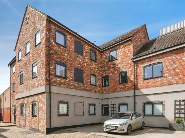 Flat for sale in Ewens Farm, Golden Valley