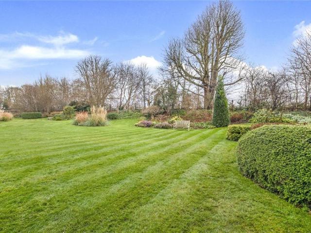 Flat for sale in Kew, Greater London