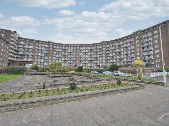 Flat for sale in Clarendon, Ash