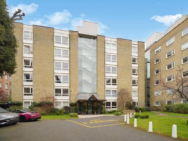 Flat for sale in Kensington, Greater London