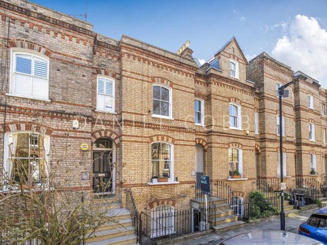 Flat for sale in Kennington, Greater London