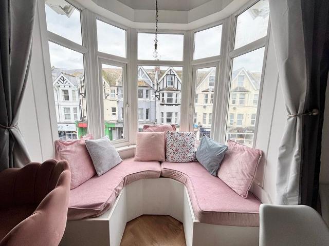 Flat for sale in Central, Heathlands