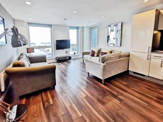 Flat for sale in MediaCityUK, Salford