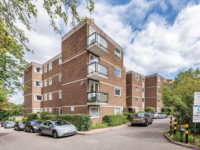 Flat for sale in London Borough of Ealing, Park Royal