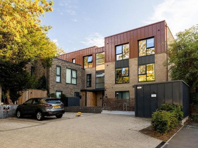 Flat for sale in London Borough of Croydon, Upper Norwood