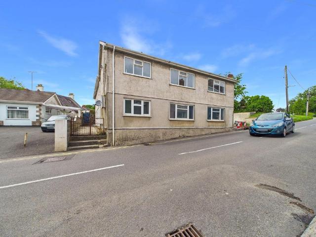 Flat for sale in Narberth, Wales