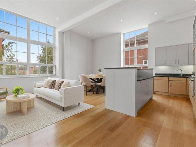 Flat for sale in Southfields, Greater London