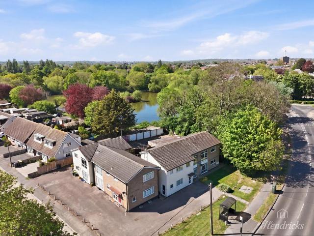 Flat for sale in Sutton, Barling