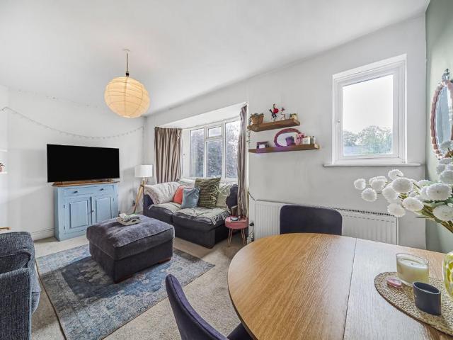 Flat for sale in Streatham Hill, Greater London