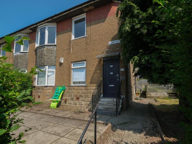 Flat for sale in Hillington, Scotland