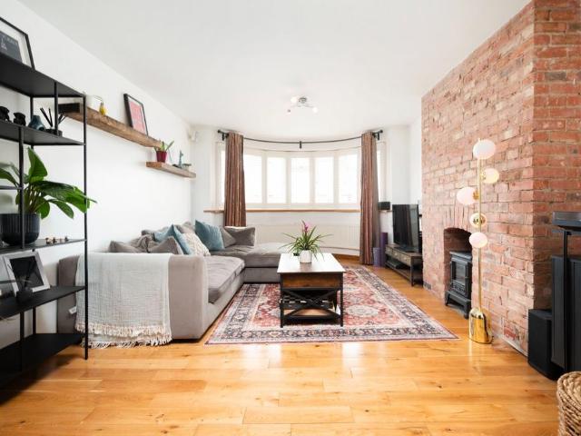 Flat for sale in Temple Fortune, Greater London