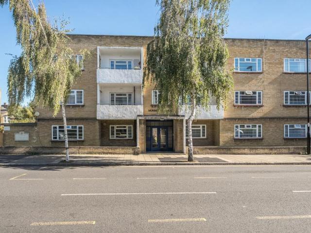 Flat for sale in London Borough of Lewisham, Greater London