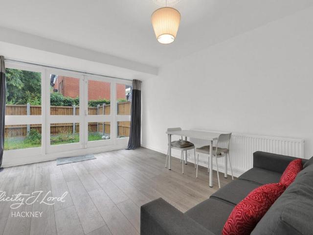Flat for sale in South Hackney, Greater London