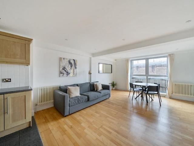 Flat for sale in Walworth, Greater London