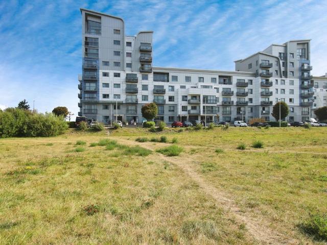 Flat for sale in Newhaven, Leith