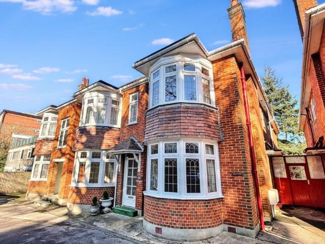 Flat for sale in Bournemouth