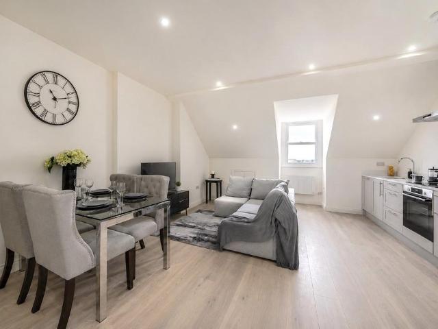 Flat for sale in Southfields, Greater London